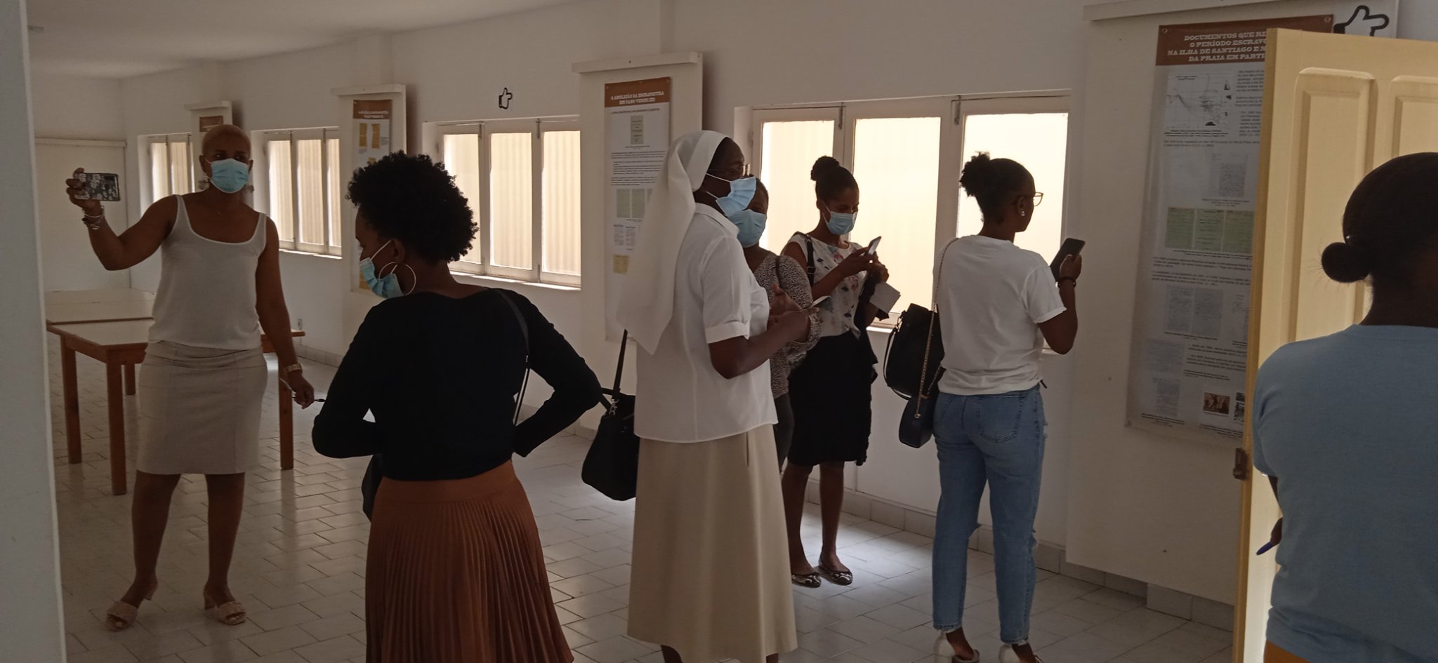 O Instituto do Arquivo Nacional de Cabo Verde IANCV recebe estudantes em visita de estudo