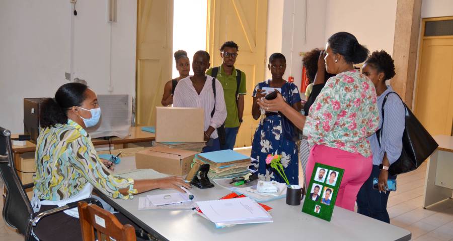 Visita dos alunos do curso de Ciências da Comunicação da Universidade de Cabo Verde ao Instituto do Arquivo Nacional